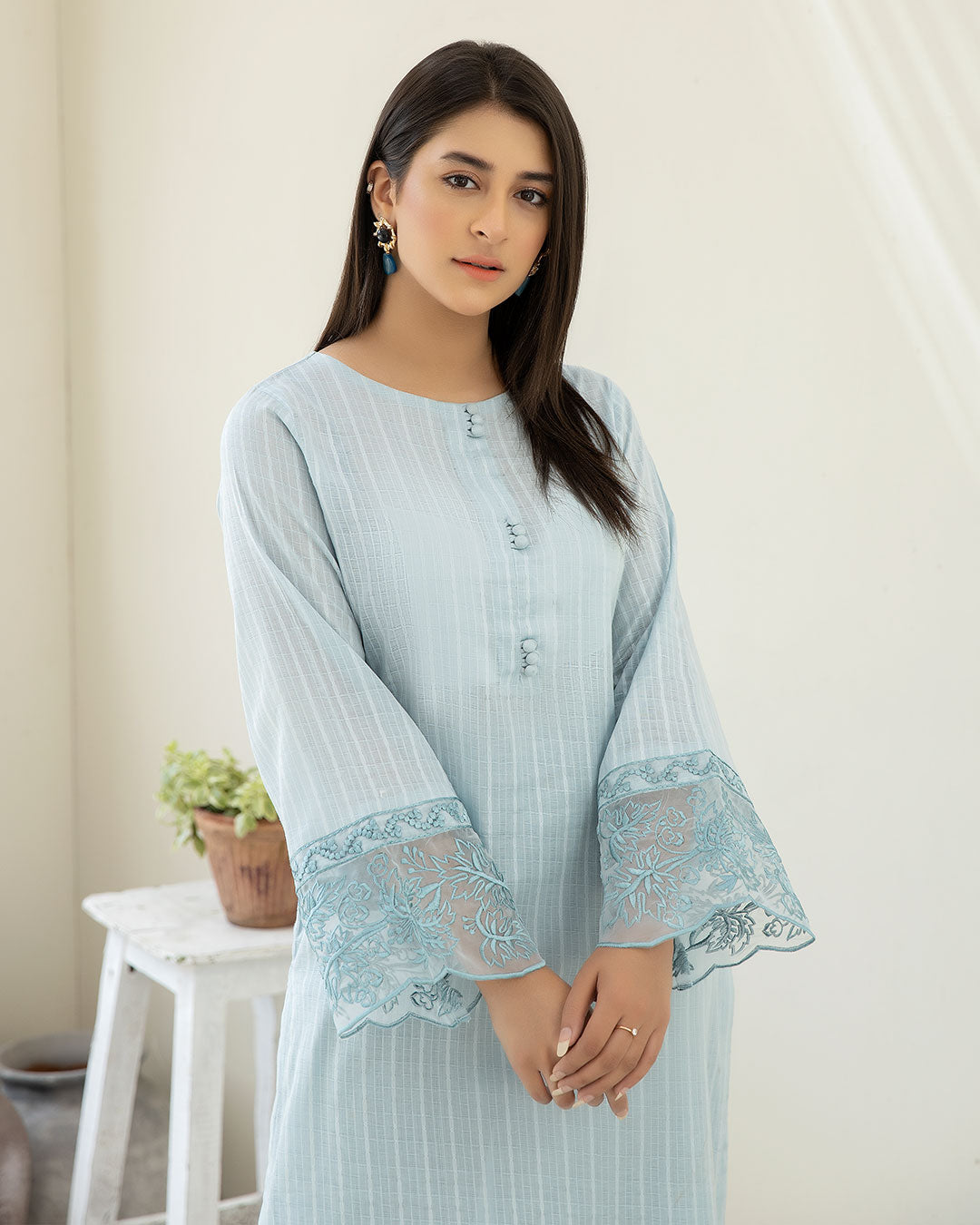 Embroidered Lawn suit - 2 piece -005