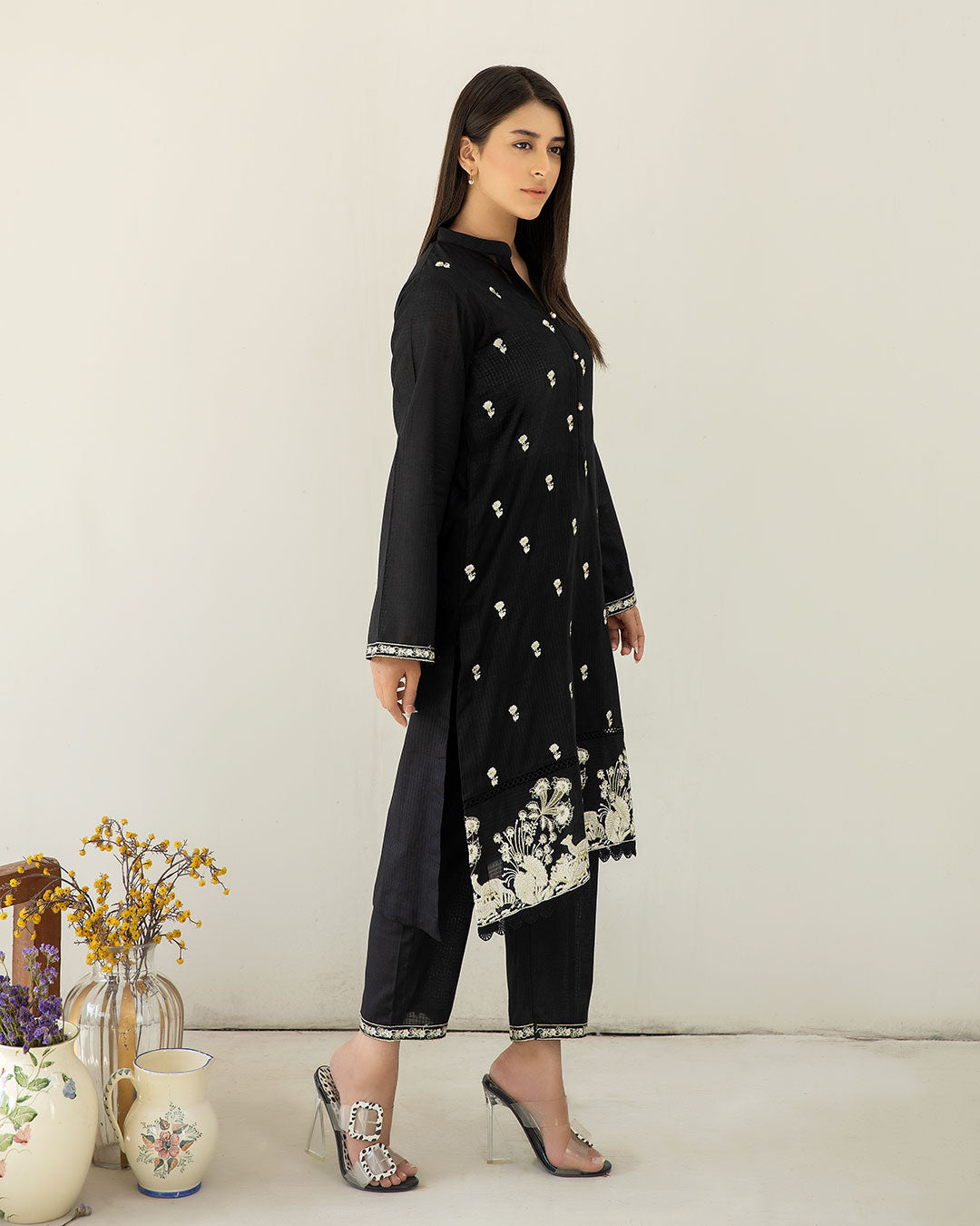 Embroidered Lawn suit - 2 piece -004