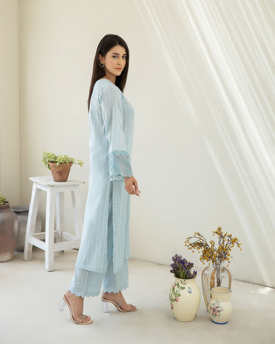Embroidered Lawn suit - 2 piece -005
